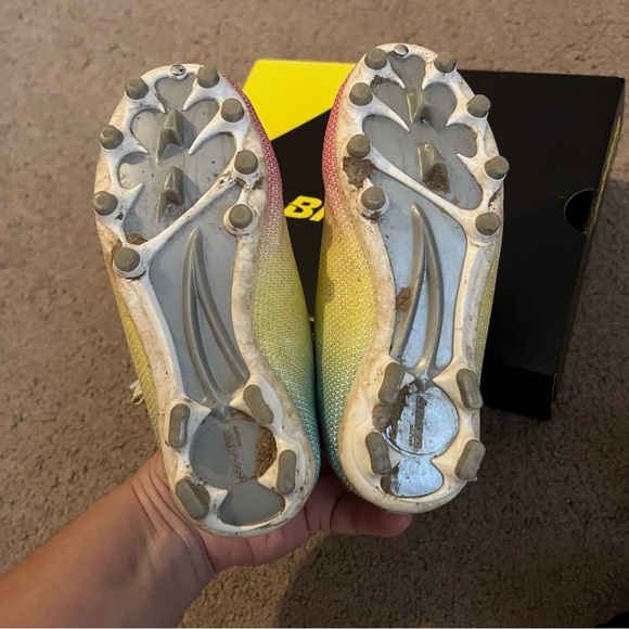 ⚽️ Brava Girls Soccer Cleats - Rainbow Coloring, White Laces - Size 11 - Picture 4 of 5